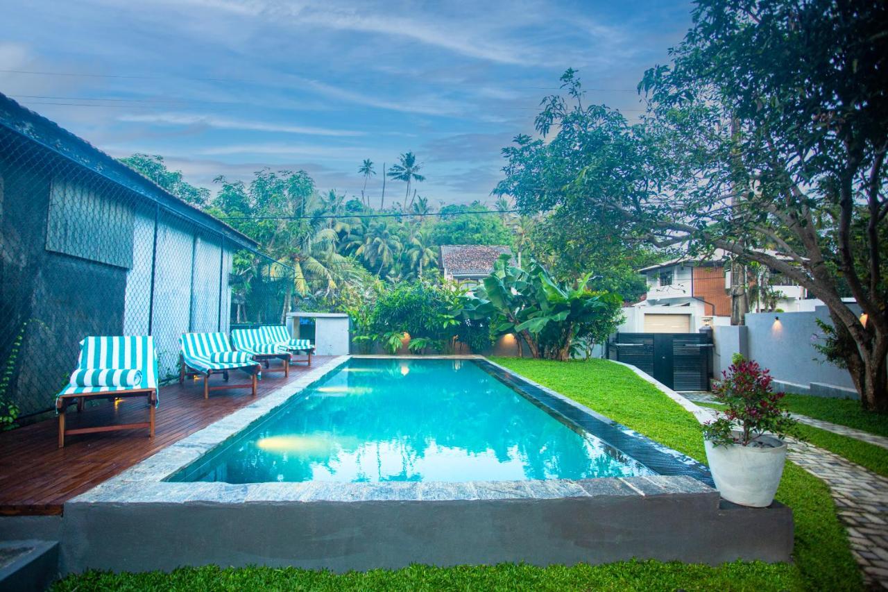 The Shades Galle Exterior foto